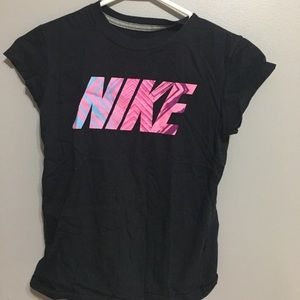 Nike girls tee (fits size 8)